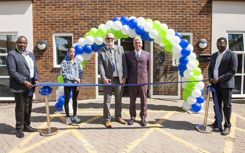 Councillor Kevin Johnson, the Mayor of Kidsgrove cutting the ribbon to open Cygnet Hospital Kidsgrove